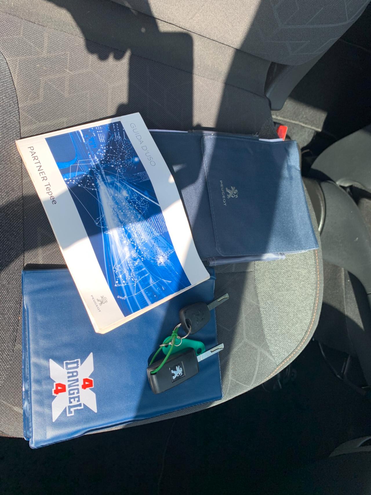 Peugeot Partner Tepee BlueHDi 100 4x4 Active Traction Control Plus