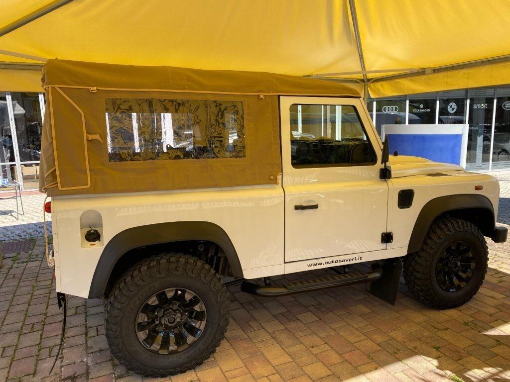 LANDROVERDefender902.2TD4StationWagon