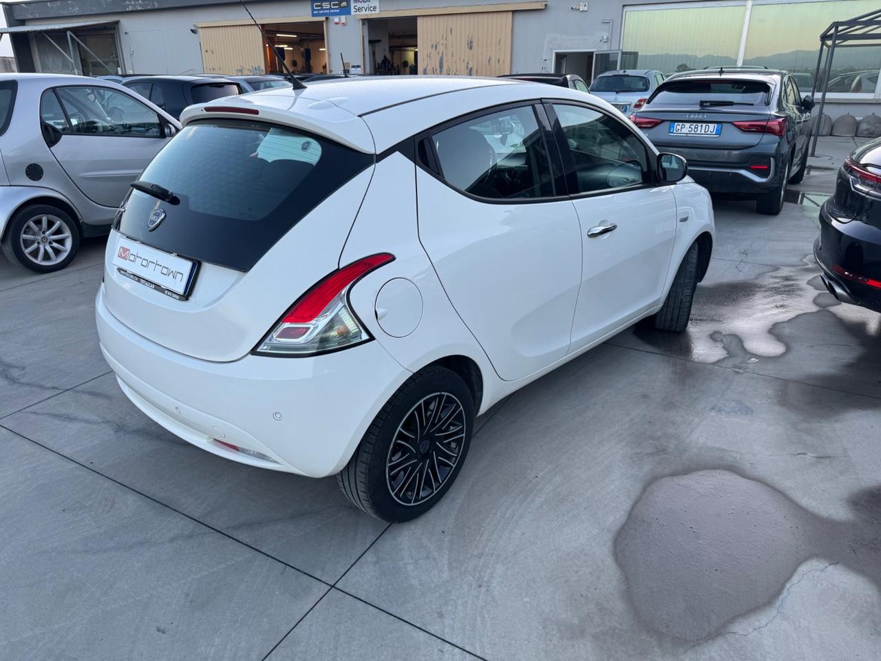 Lancia Ypsilon 1.2 69 CV 5 porte Gold