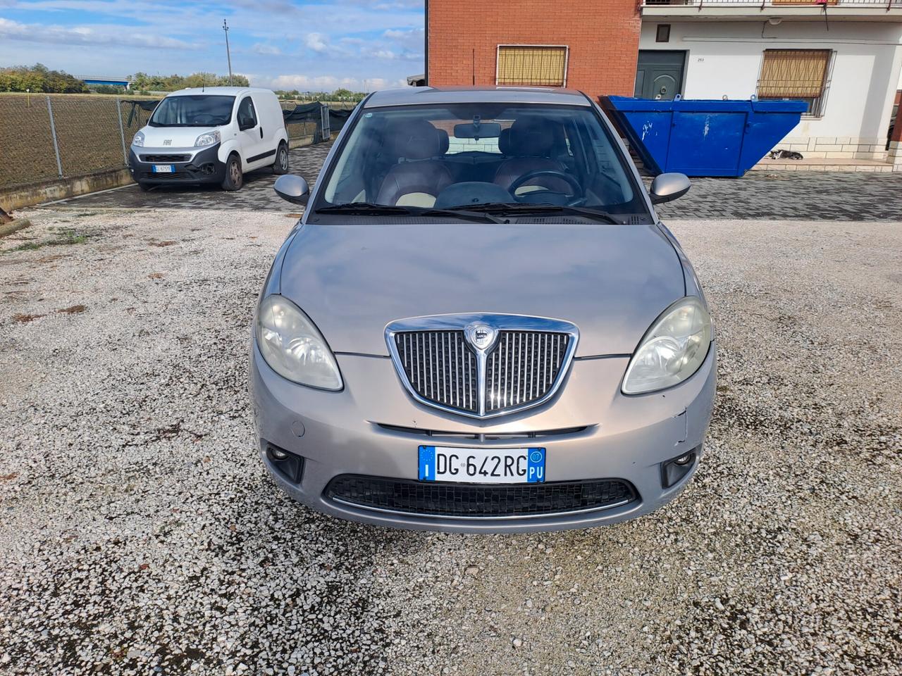 Lancia Ypsilon 1.2 Oro Plus