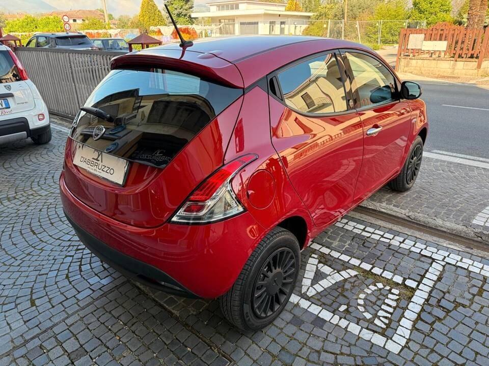 Lancia Ypsilon 0.9 TwinAir 85cv Metano Ecochic Silver