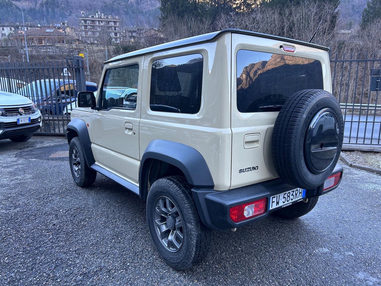 Suzuki Jimny 1.5 5MT Top (4 POSTI)