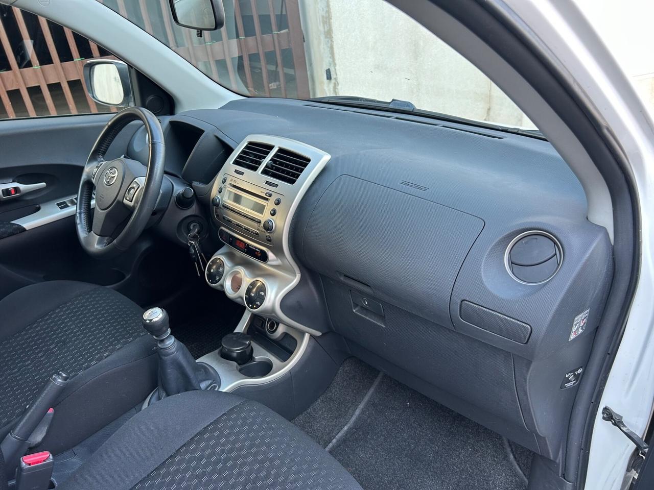 Toyota Urban Cruiser 1.4 D-4D 4WD unico proprietar