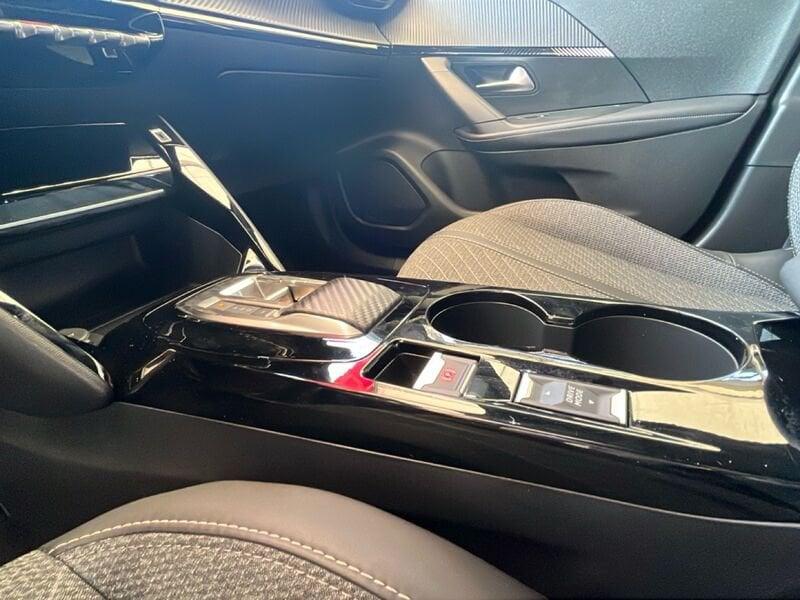 Peugeot 2008 Hybrid 145cv e-DCS6 Allure auto