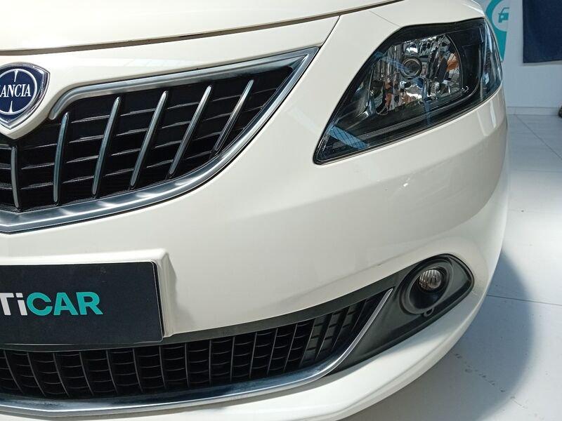 Lancia Ypsilon 1.0 FireFly 5 porte Hybrid Platino
