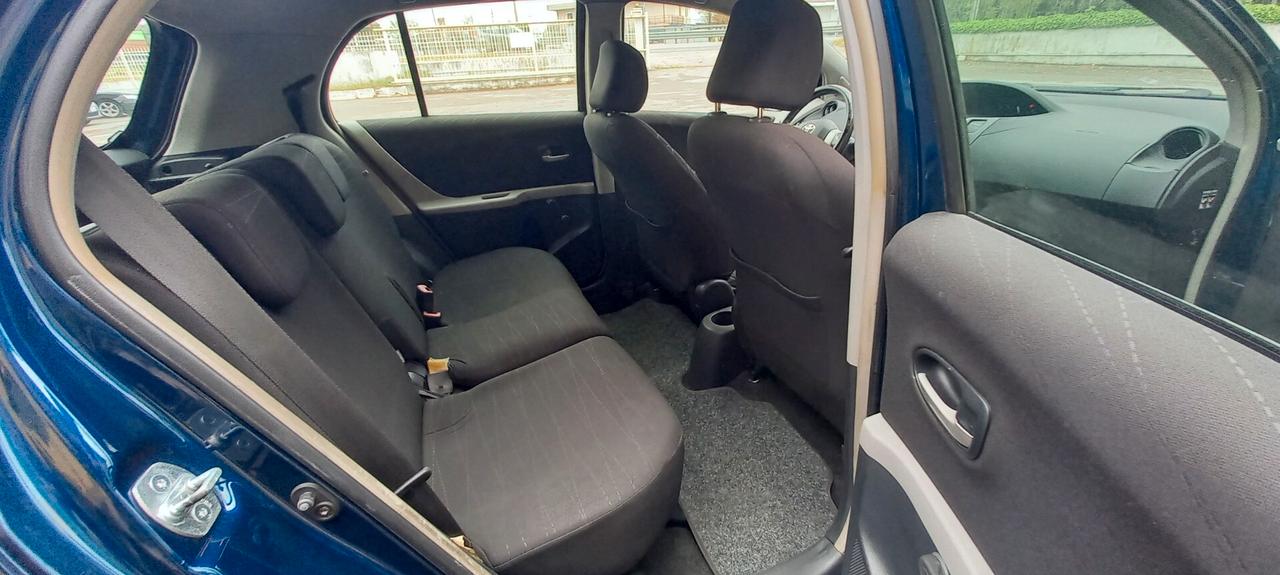 Toyota Yaris cc. 1.000 Benzina 5 Porte 5 Posti Utilizzabile Anche per i Neopatentati.