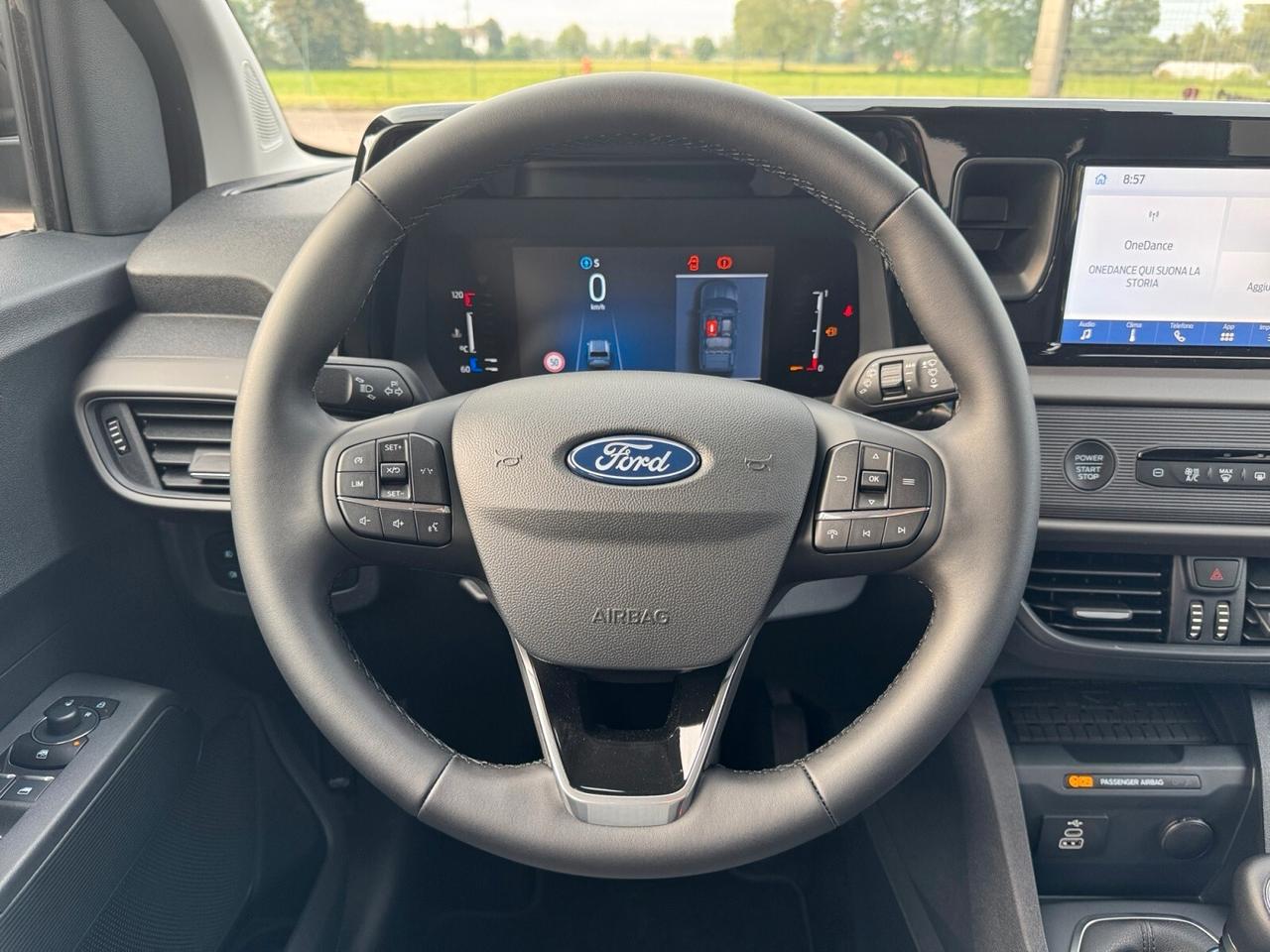 Ford Tourneo Courier 1.0 EcoBoost Titanium