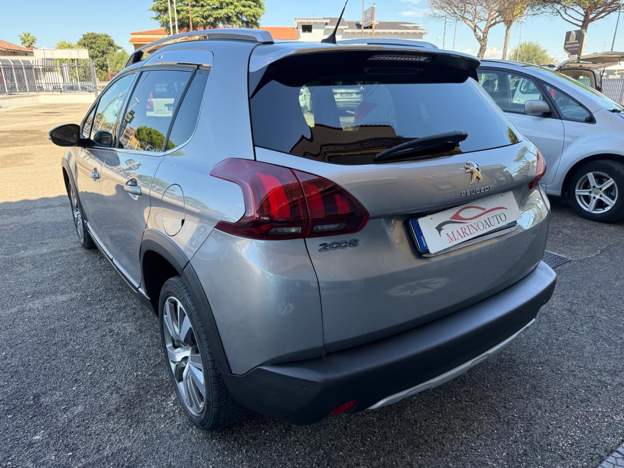 Peugeot 2008 BlueHDi 100 S&S Black Matt
