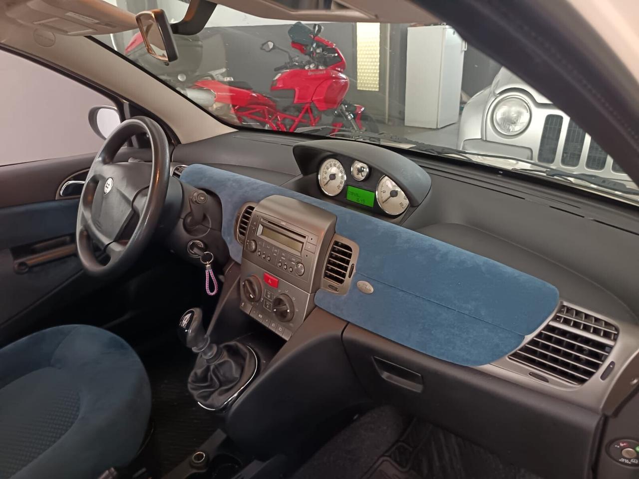 Lancia Ypsilon 1.2 16V Argento