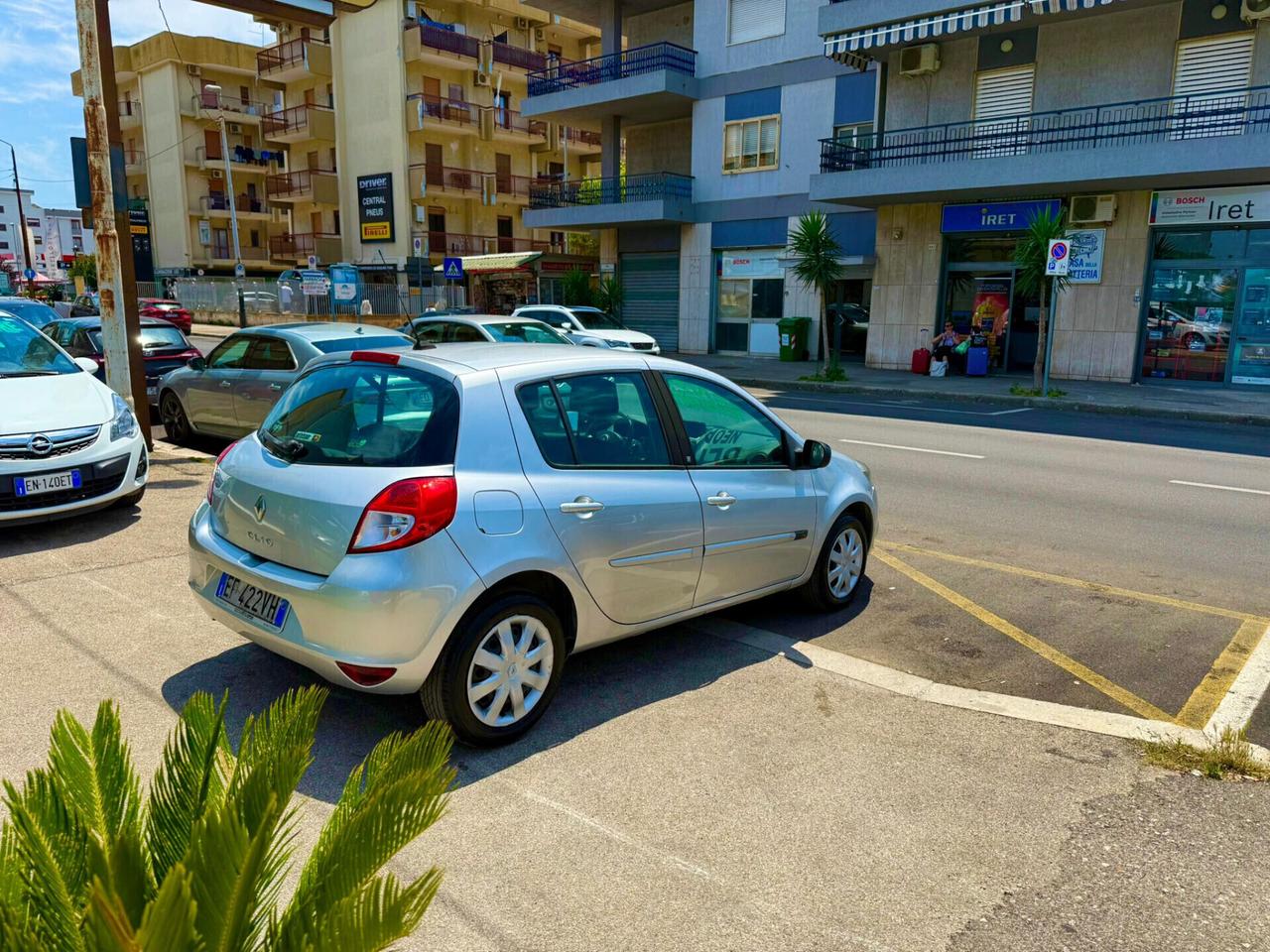 Renault Clio 1.2 16V 5 porte 20th Anniversario - Anno 12/2010 - Neopatentato