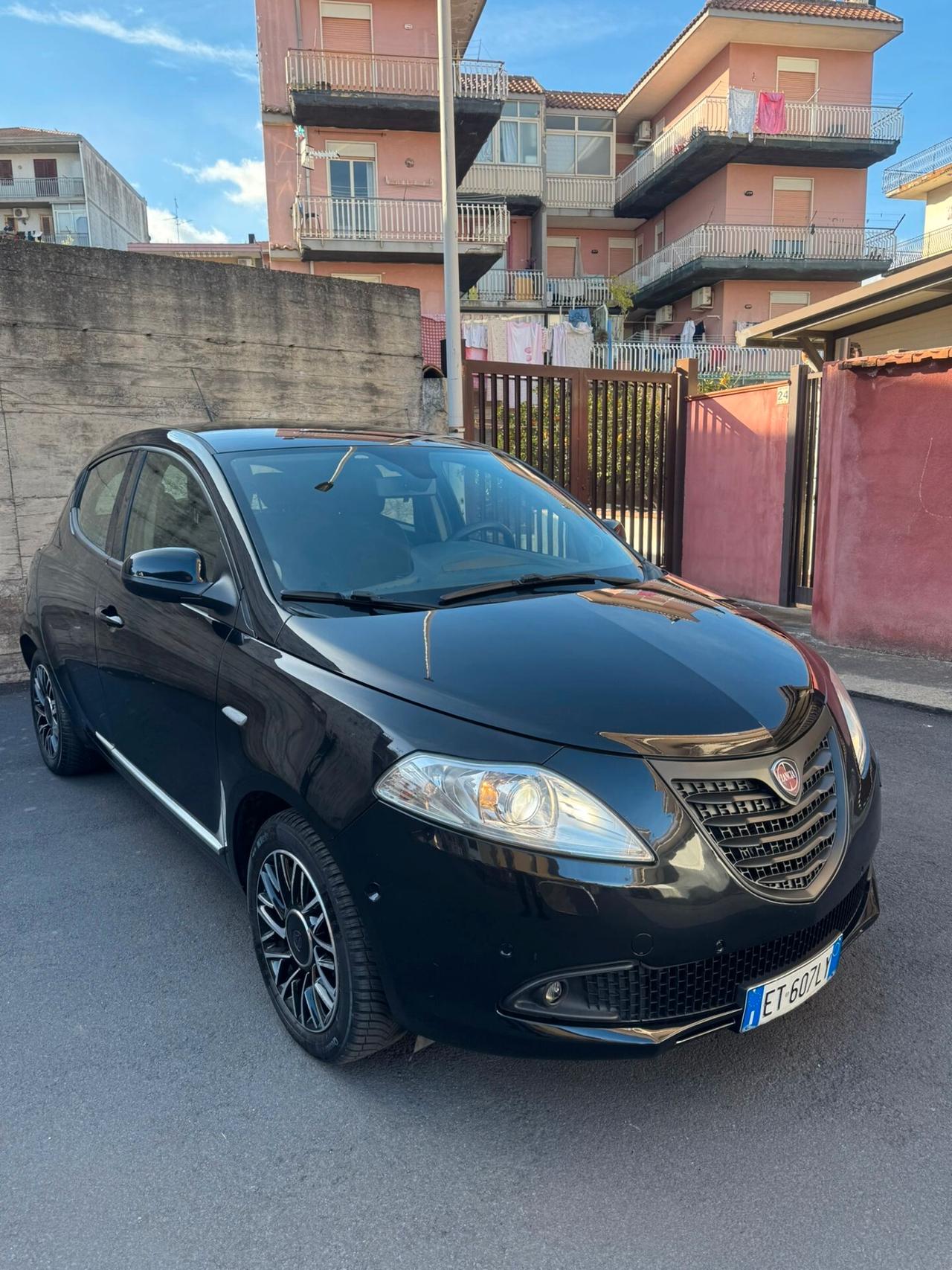 Lancia Ypsilon 1.3 MJT 16V 95 CV 5 porte S&S S Momodesign