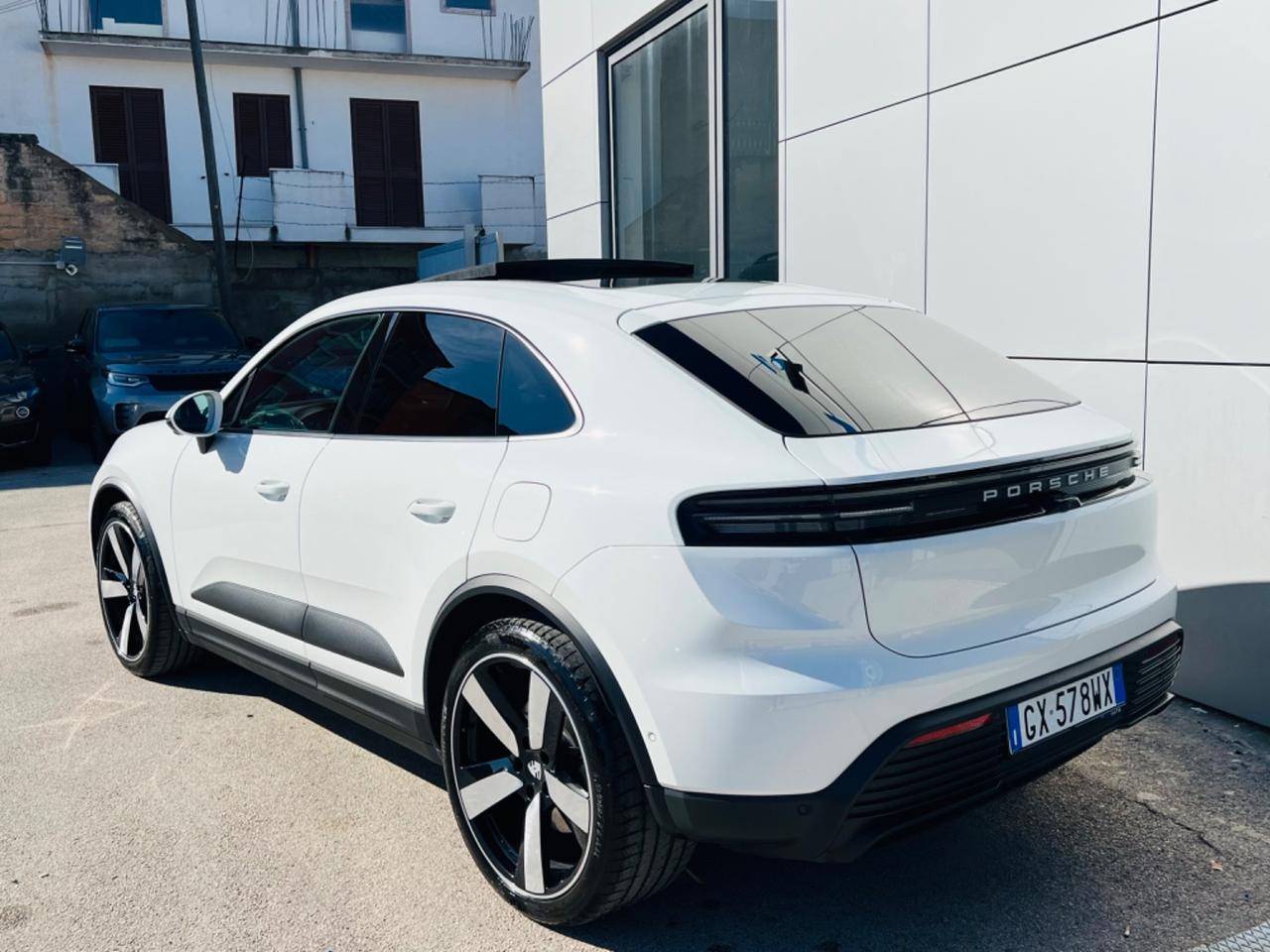 Porsche Macan EV 4 - possibilità noleggio no scoring