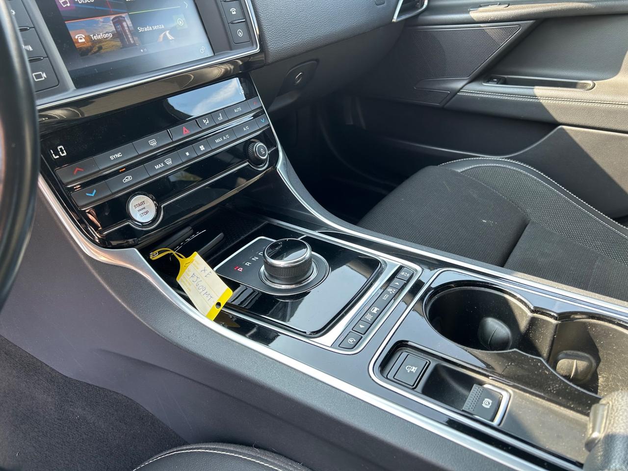 Jaguar XE 2.0 D AWD Turbo aut. R-SPORT