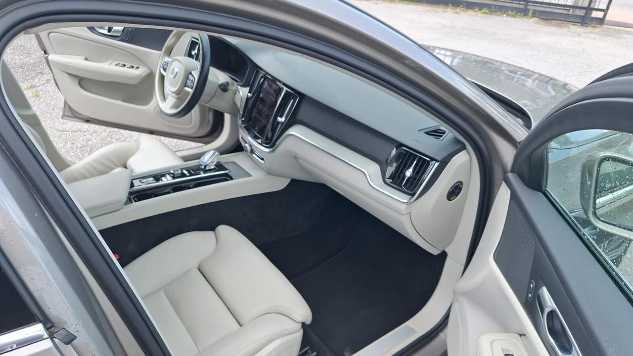 Volvo V60 B4 (d) Geartronic Momentum Business Pro