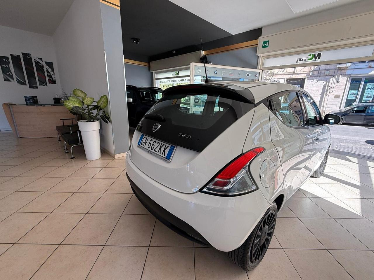 Lancia Ypsilon 1.0 FireFly 5 porte S&S Hybrid Alberta Ferretti
