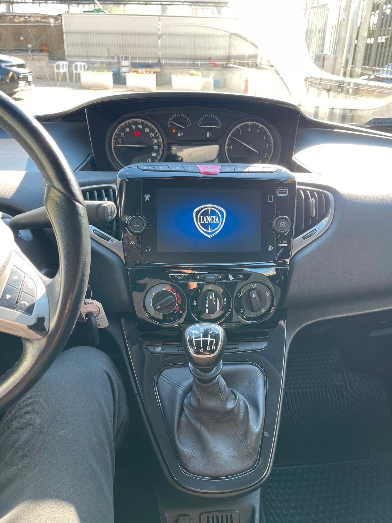 Lancia Ypsilon 1.0 FireFly 5 porte S&S Hybrid Gold Plus