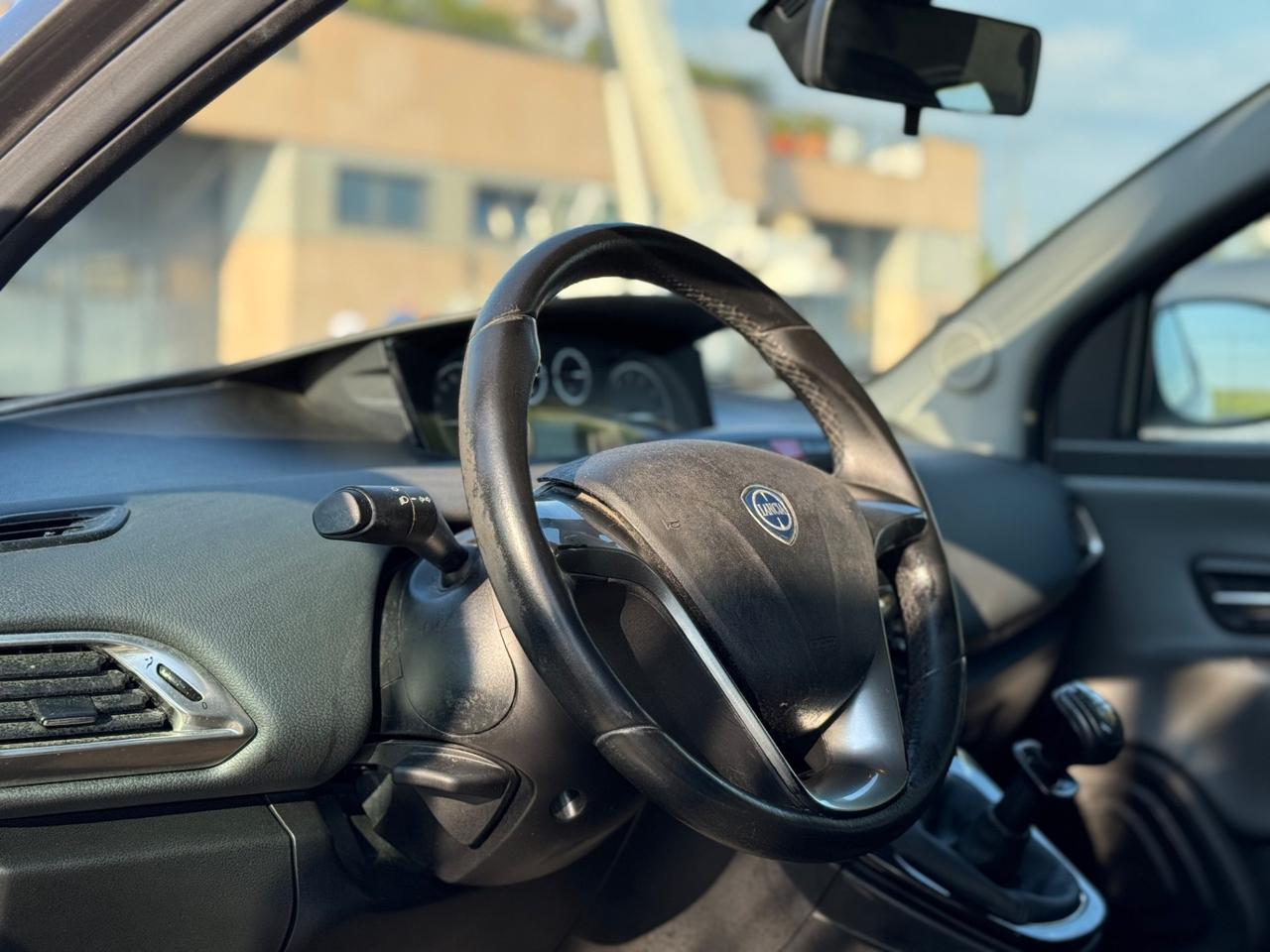 LANCIA YPSILON 1.2 BENZINA NEO PATENTATI 2013 12 MESI DI GARANZIA