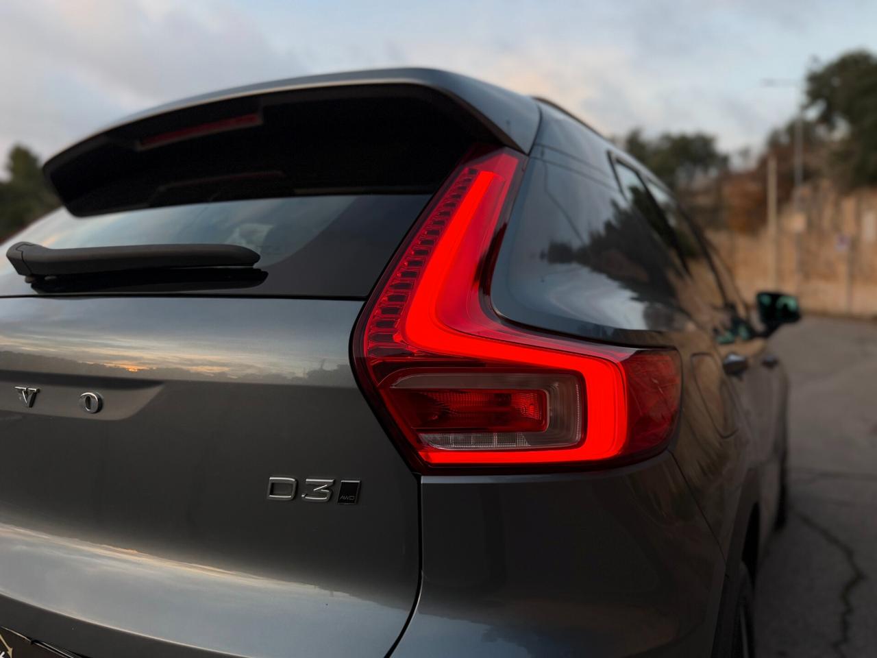 Volvo XC40 D4 AWD/2.0 150 CV/CERCHI 19"/TAGLIANDI VOLVO