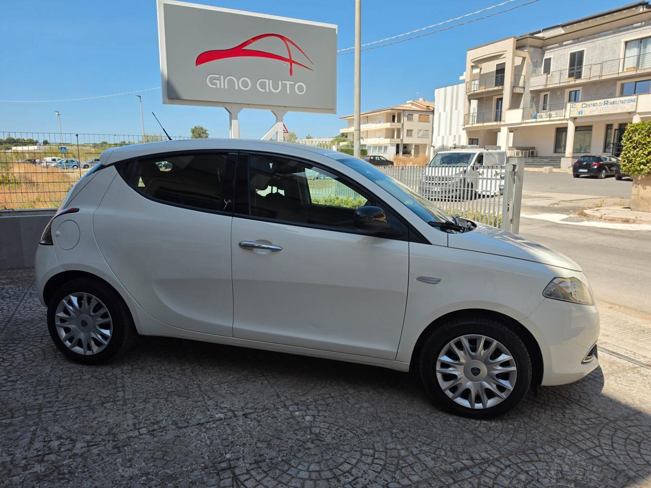 Lancia Ypsilon 1.2 69 CV 5 porte S&S Silver