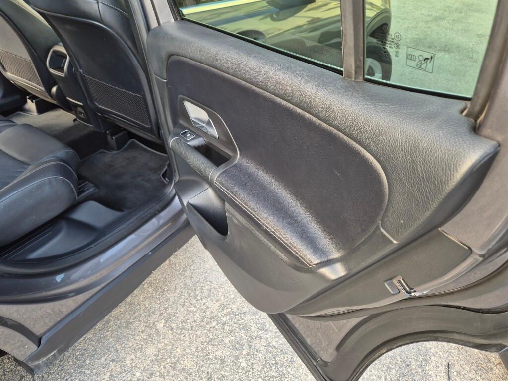 Mercedes GLB 180 d Automatic Sport con Garanzia