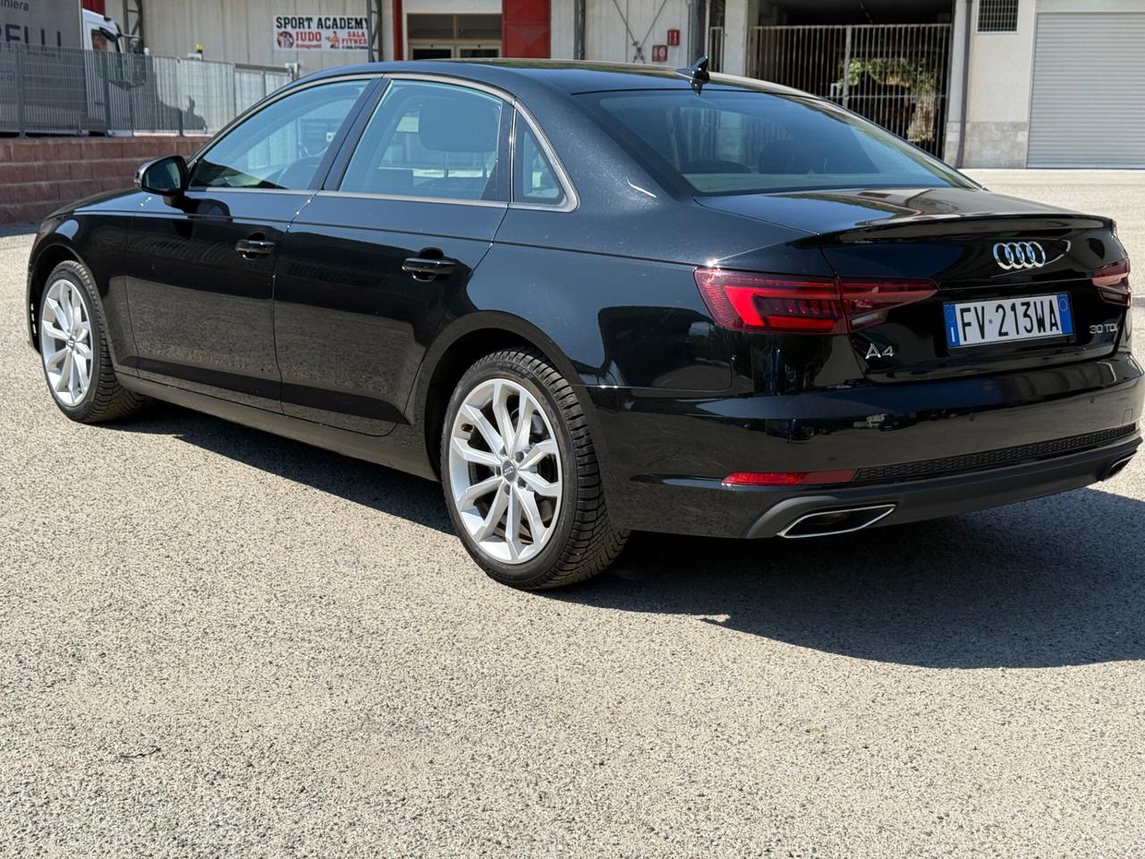 Audi A4 30 TDI S tronic Business