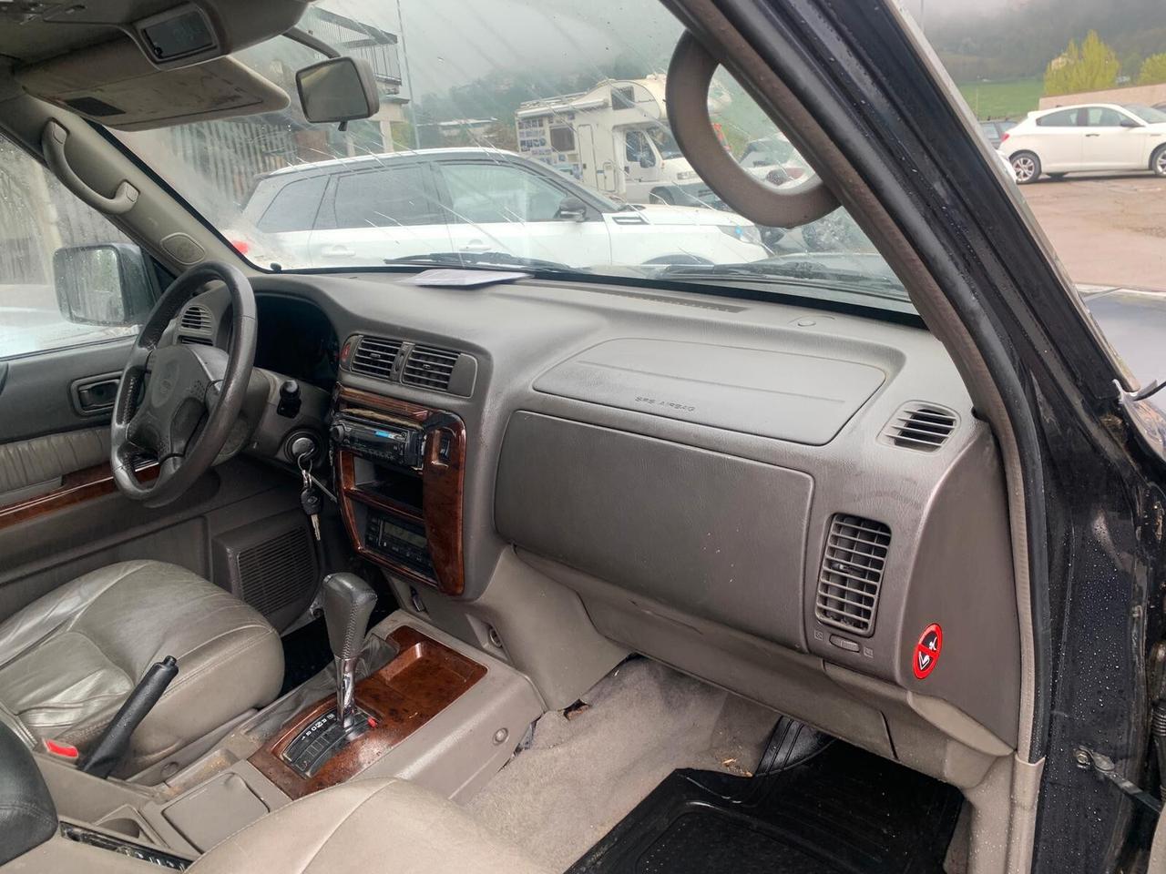 Nissan Patrol GR luxury full optional-automatico 3000 cc-unico proprietario-230000 km-non ha fatto fuoristrada