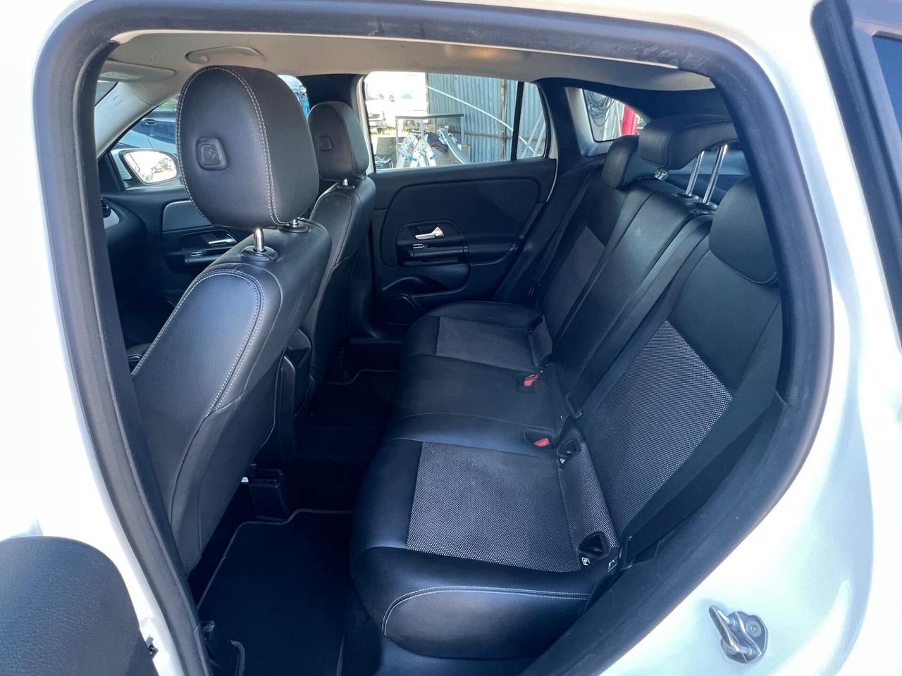 Mercedes-benz GLA 180 d Business FINANZIABILE