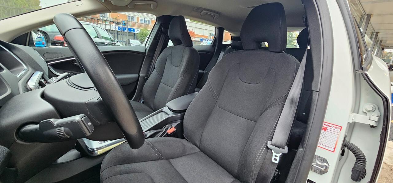 Volvo V40 Cross Country Solo 30.000 km