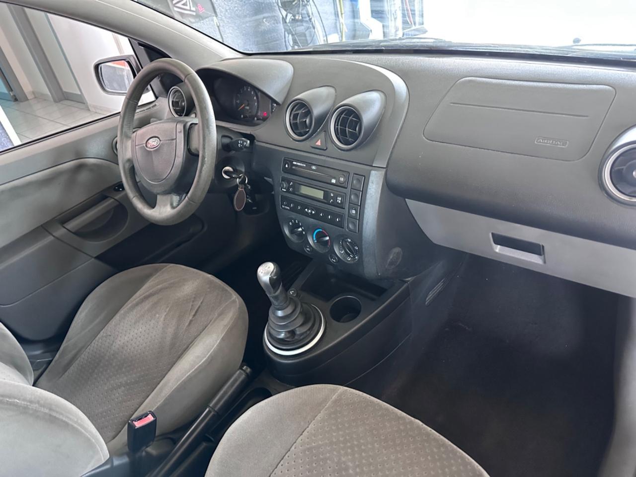 Ford Fiesta 1.4 16V 5p. Ghia