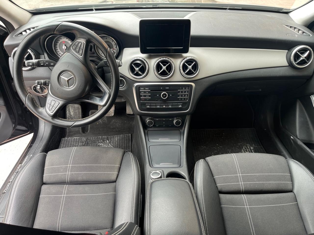 Mercedes GLA200d 4Matic Premium garantita-2016
