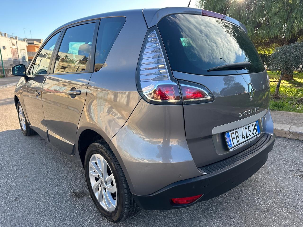 Renault SCENIC 1.5 dCi 110CV 2015 - TOM TOM