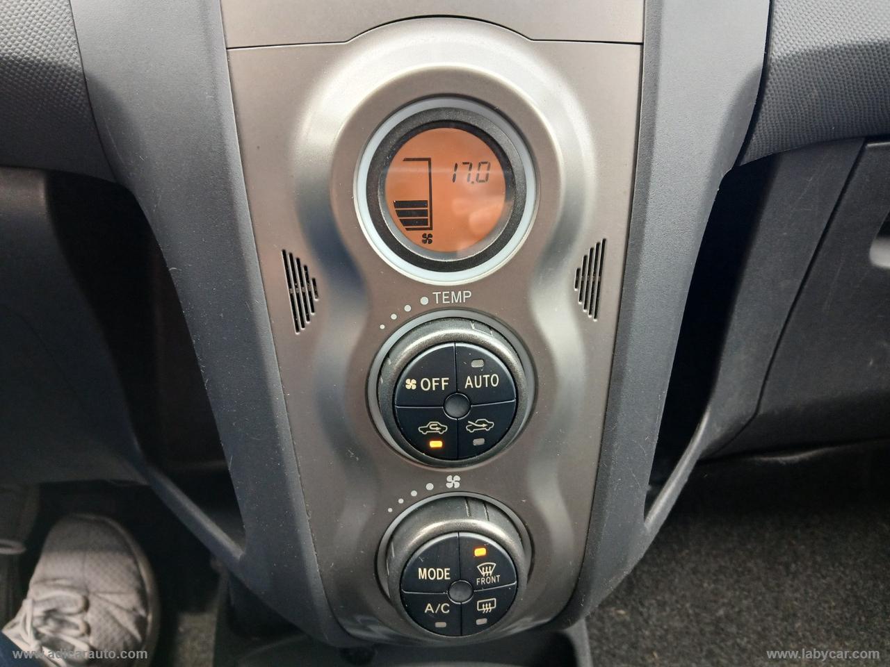 TOYOTA Yaris 1.3 5p. Sol