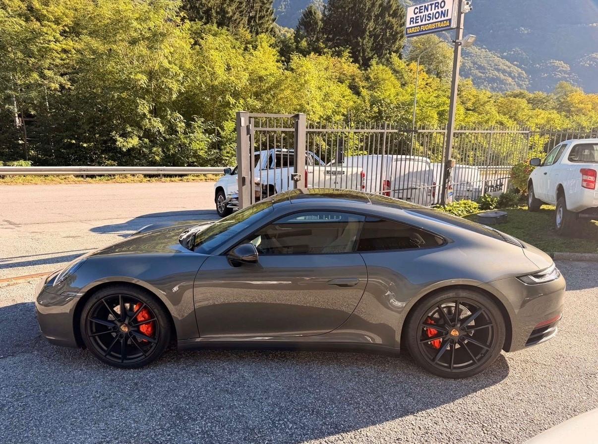 Porsche 911 Carrera 992