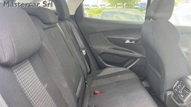PEUGEOT 3008 3008 AUTOM 1.5 bluehdi Business s TG : GC806FJ