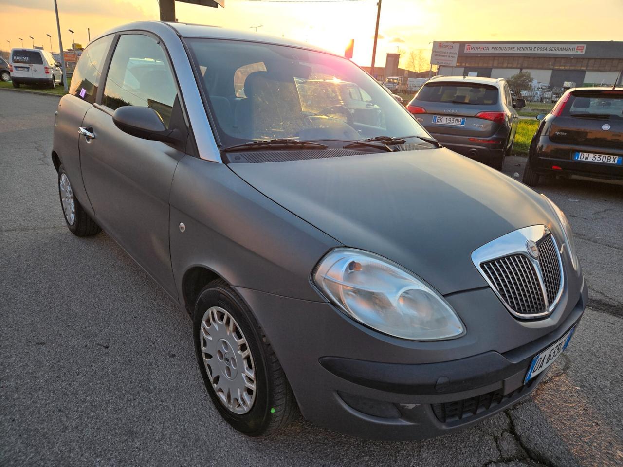 Lancia Ypsilon 1.2 8V Oro