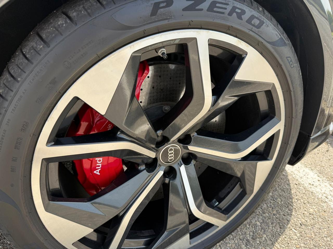 Audi Q8 RS TFSI V8 quattro tiptronic