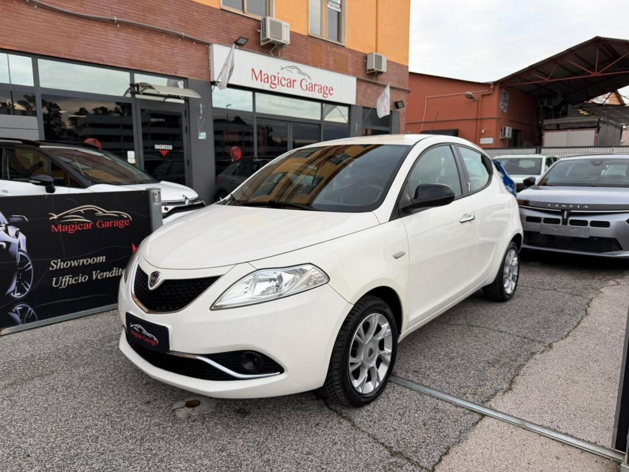 Lancia Ypsilon 1.2 69 CV 5 porte Gold