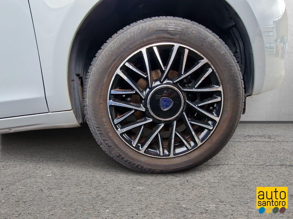 LANCIA YPSILON 900 SILVER