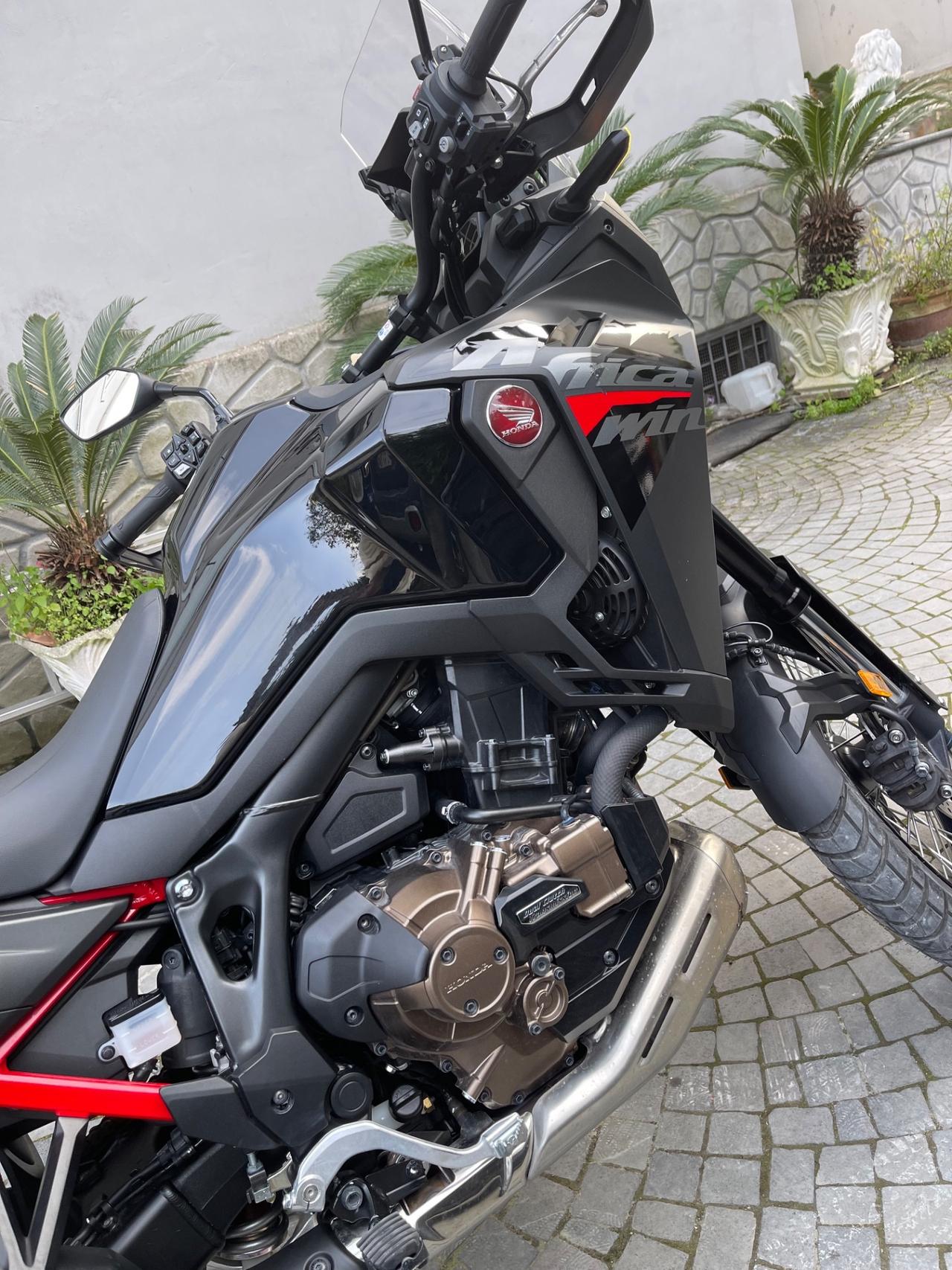 HONDA AFRICA TWIN CAMBIO AUTOMATICO DCT GARANZIA