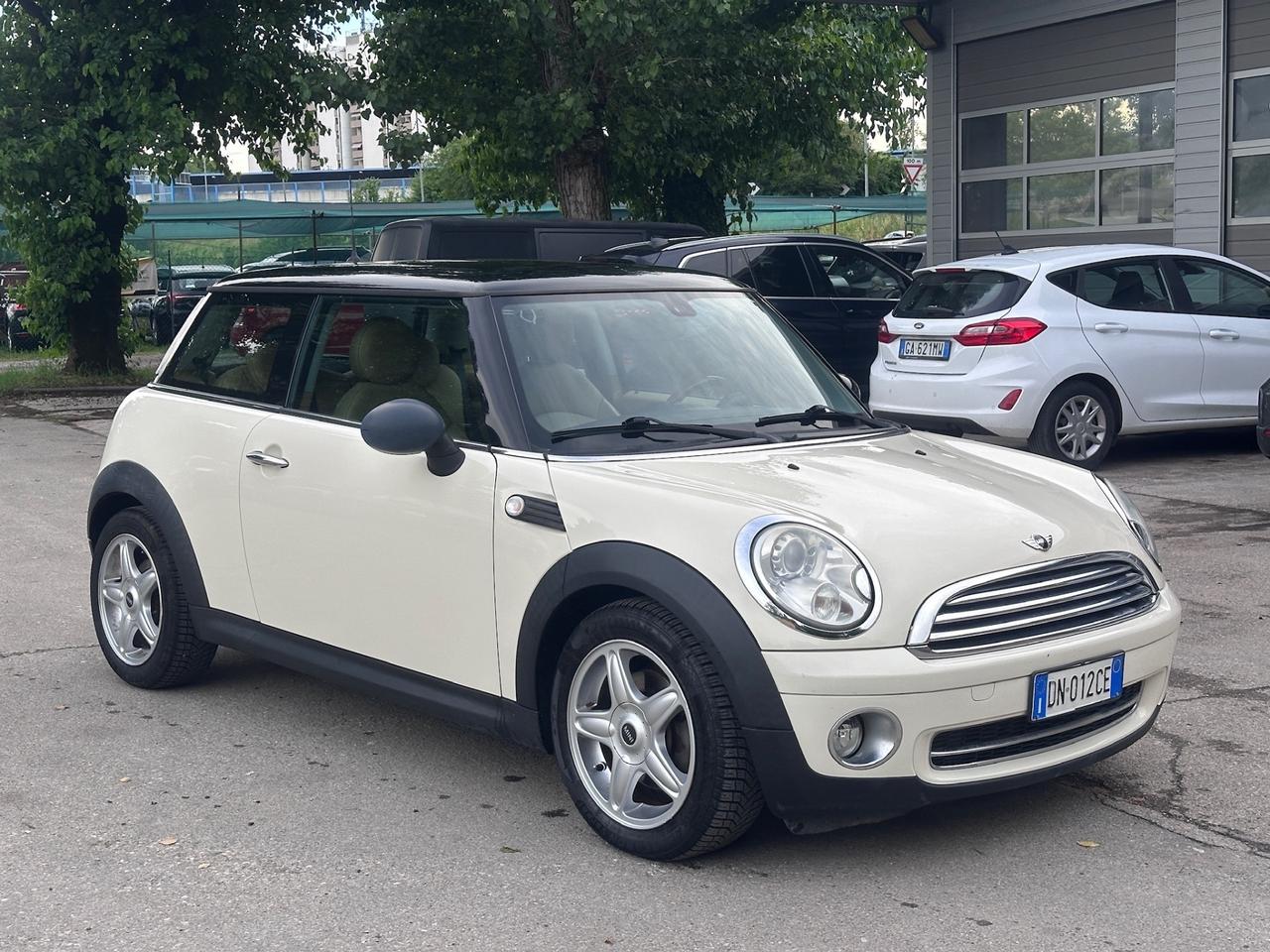 Mini 1.6 16V Cooper Benzina interni pelle
