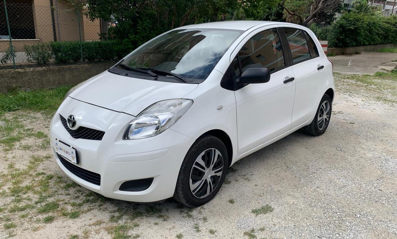Toyota Yaris 1.0 5 porte Luxury pack