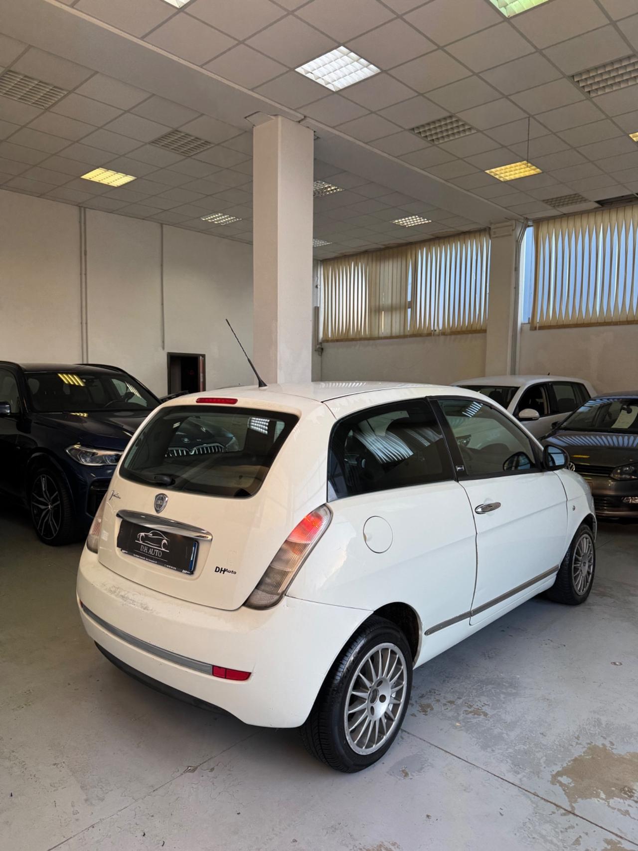 Lancia Ypsilon 1.2 69 CV Unyca