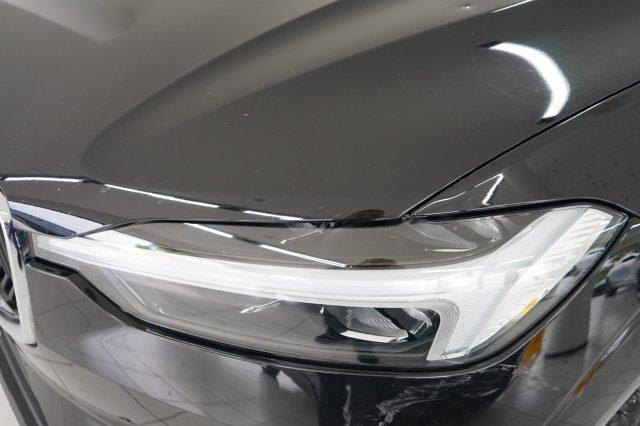 VOLVO XC60 B4 (d) AWD automatico Momentum Sport