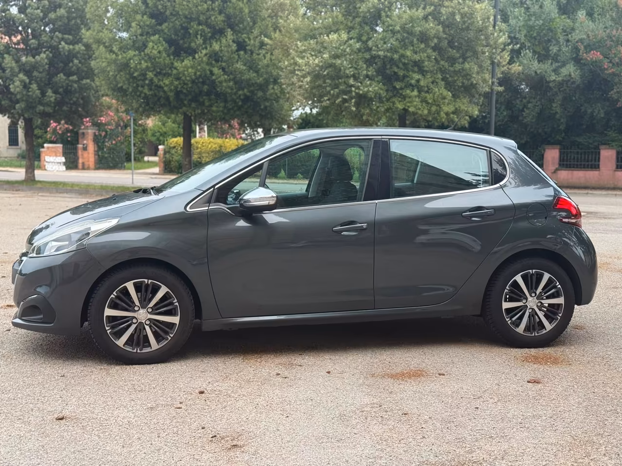 Peugeot 208 PureTech 82 5 porte Allure