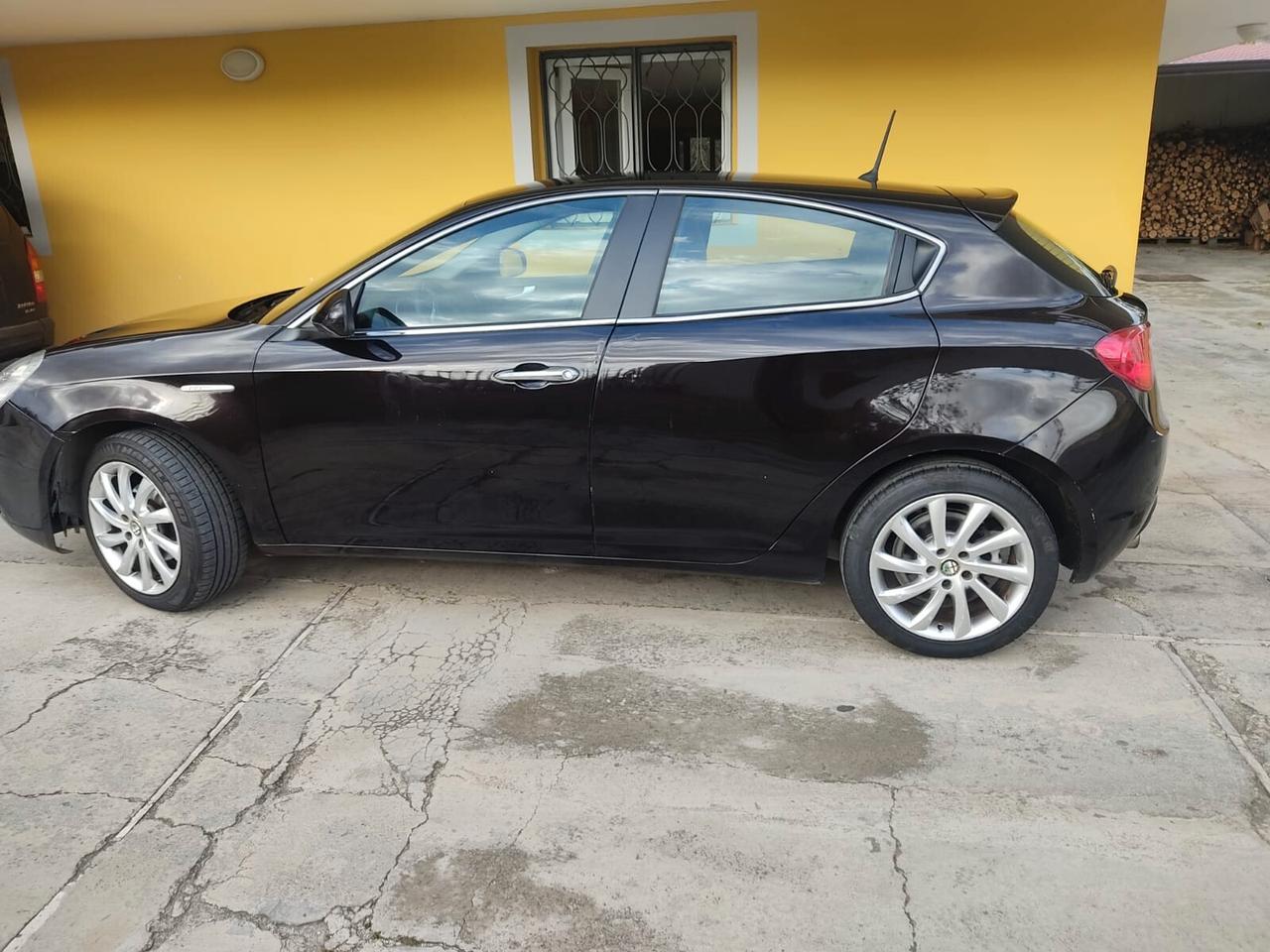 Alfa Romeo Giulietta 1.4 Turbo 120 CV GPL Distinctive fine 2014