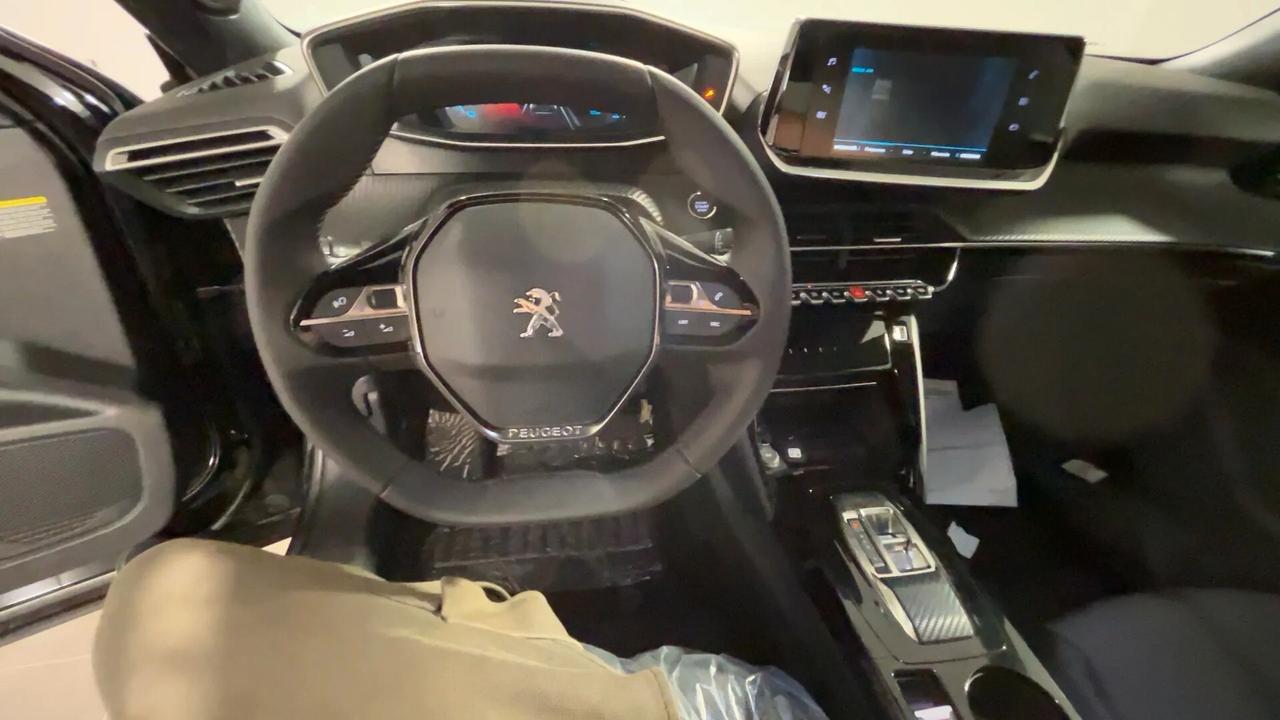 Peugeot 2008 motore elettrico 136 CV Allure Pack