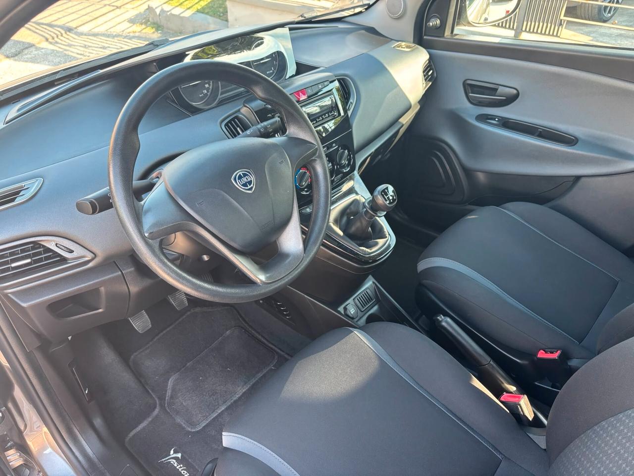 Lancia Ypsilon 1.2 69 CV 5 porte Silver
