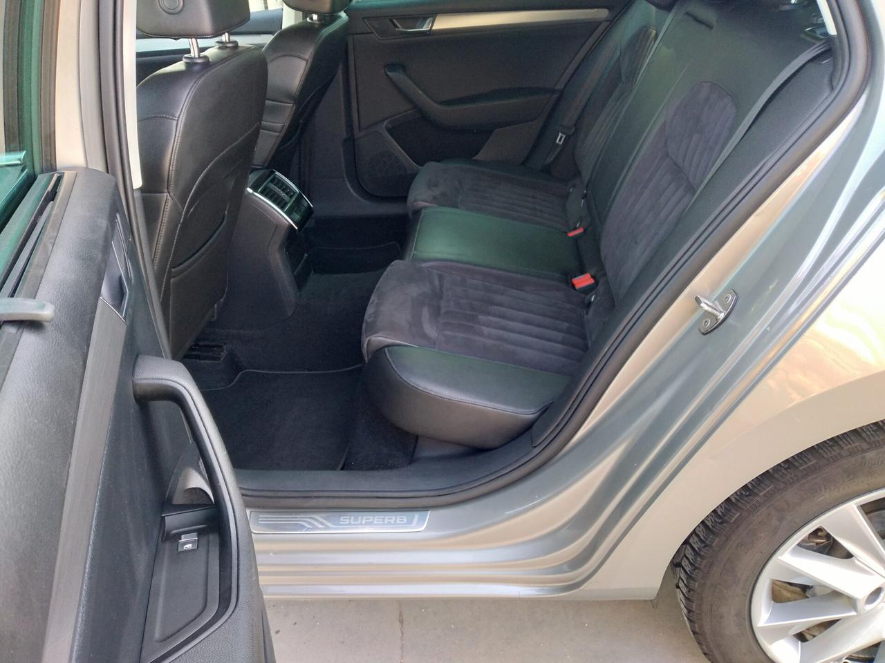 Skoda Superb 2.0 TDI DSG Wagon Ambition