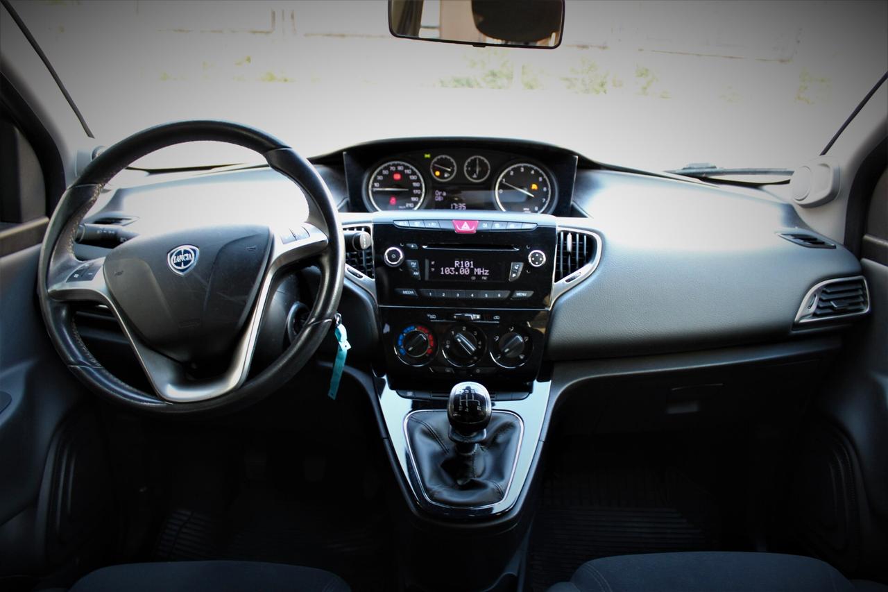 Lancia Ypsilon 1.2 69 CV 5 porte km 65000 Neopatentati