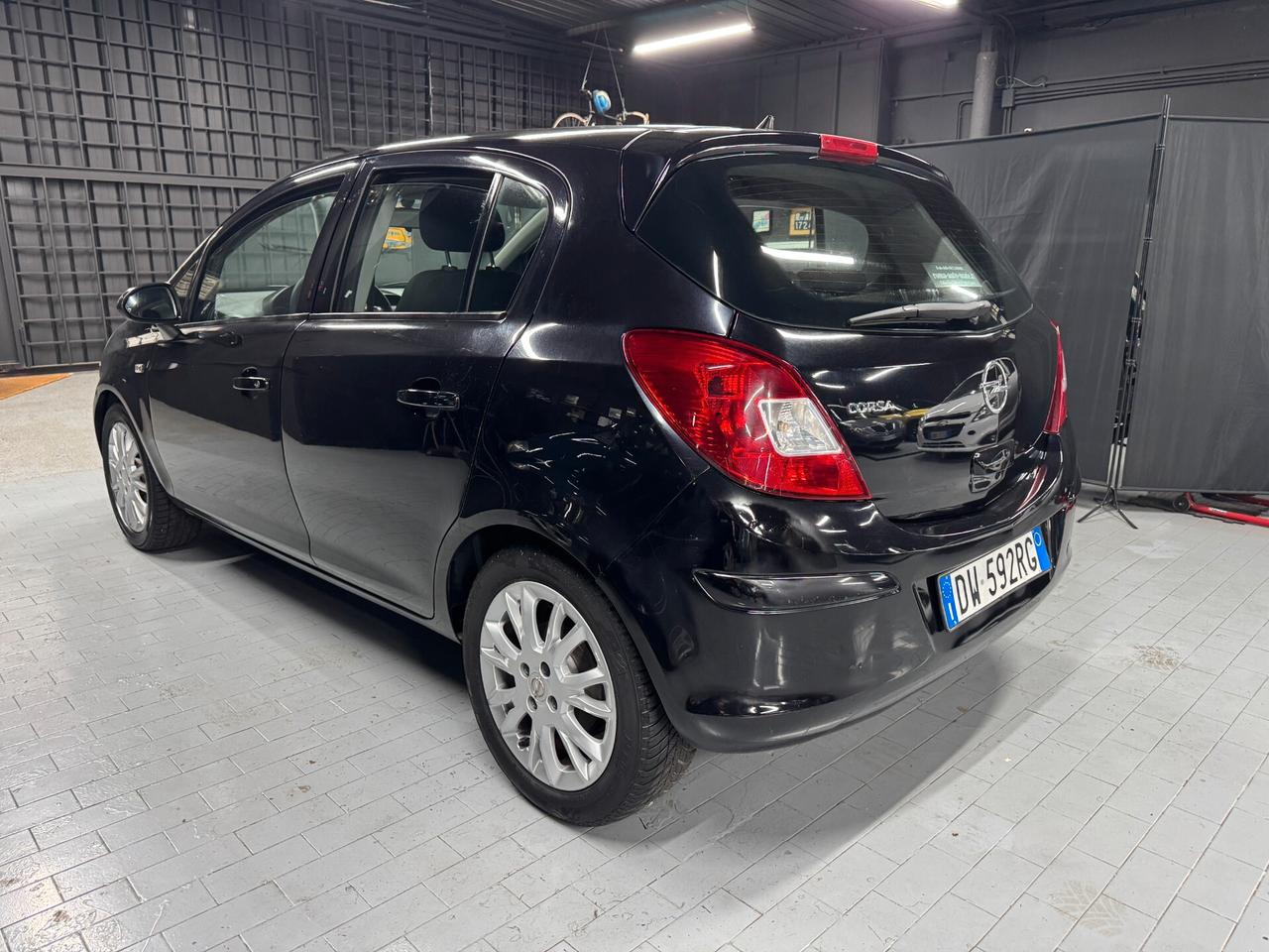 Opel Corsa 1.2 5 porte Cosmo